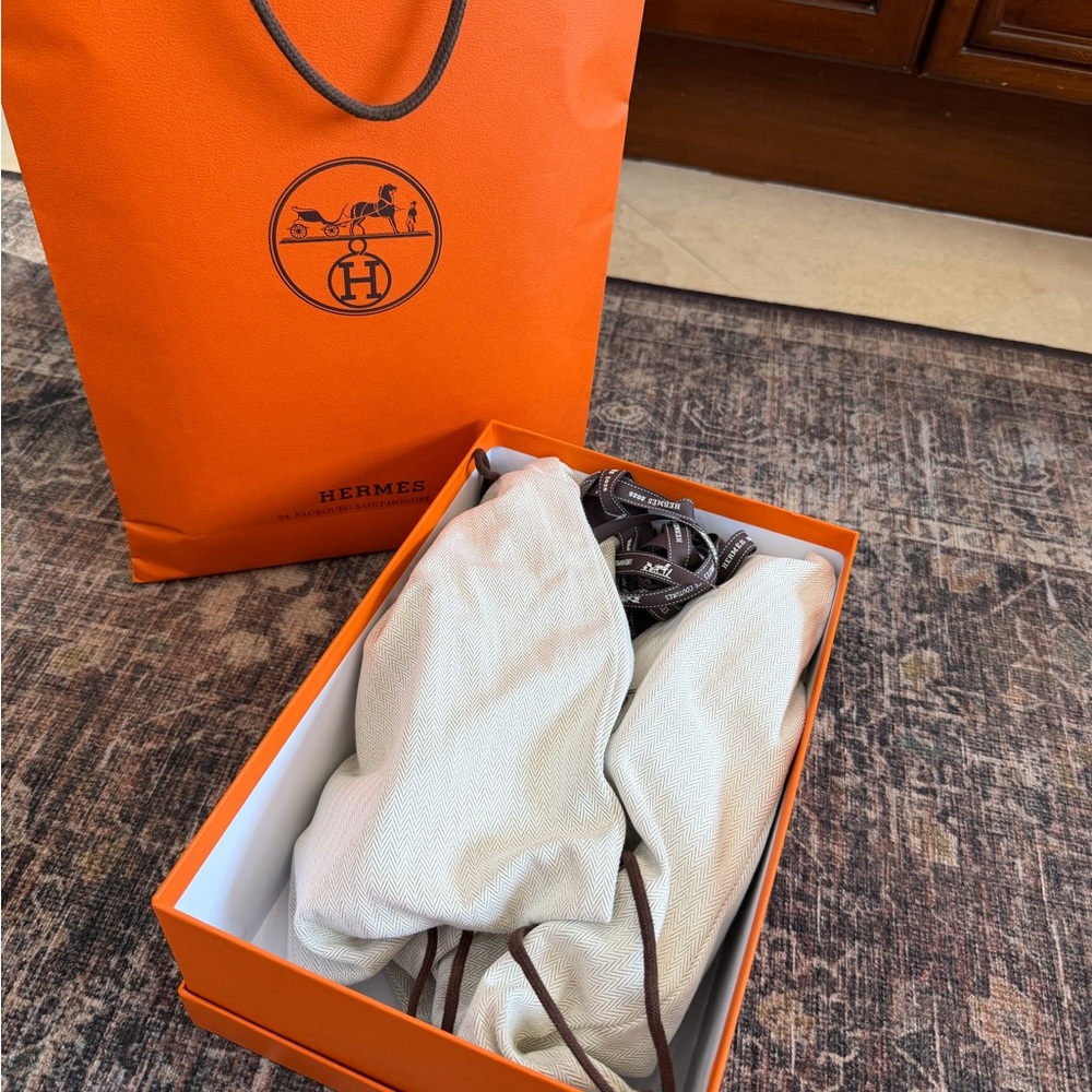 Hermes Mint Green Chypre Sandals - Picture 3 of 9
